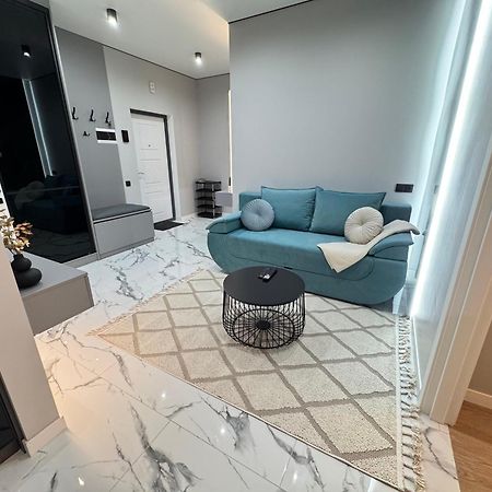 צ'יסינאו Two Bedroom Apartment In The Center, With Parking, Address Avram Iancu 32 מראה חיצוני תמונה