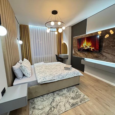 צ'יסינאו Two Bedroom Apartment In The Center, With Parking, Address Avram Iancu 32 מראה חיצוני תמונה