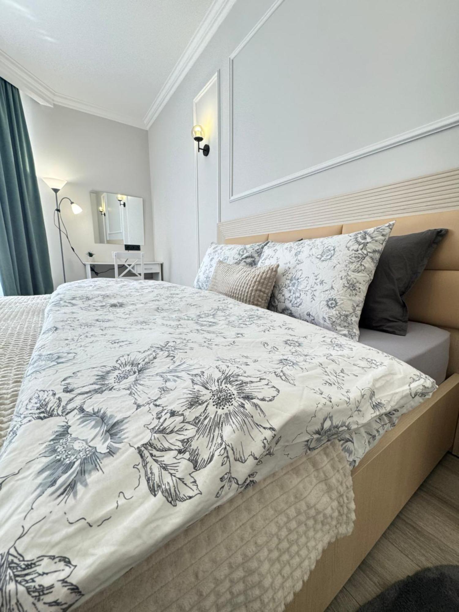 צ'יסינאו Two Bedroom Apartment In The Center, With Parking, Address Avram Iancu 32 מראה חיצוני תמונה