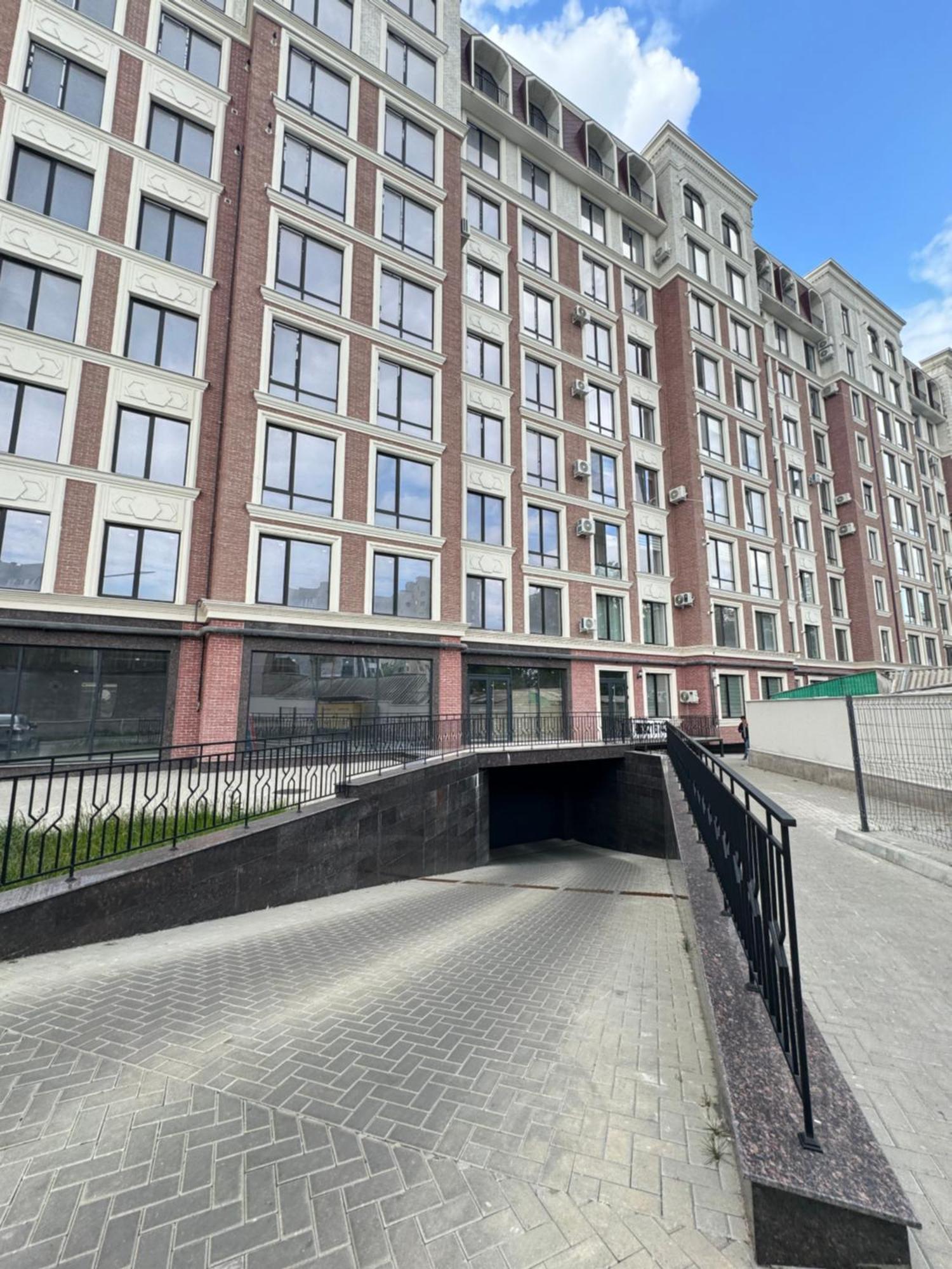 צ'יסינאו Two Bedroom Apartment In The Center, With Parking, Address Avram Iancu 32 מראה חיצוני תמונה