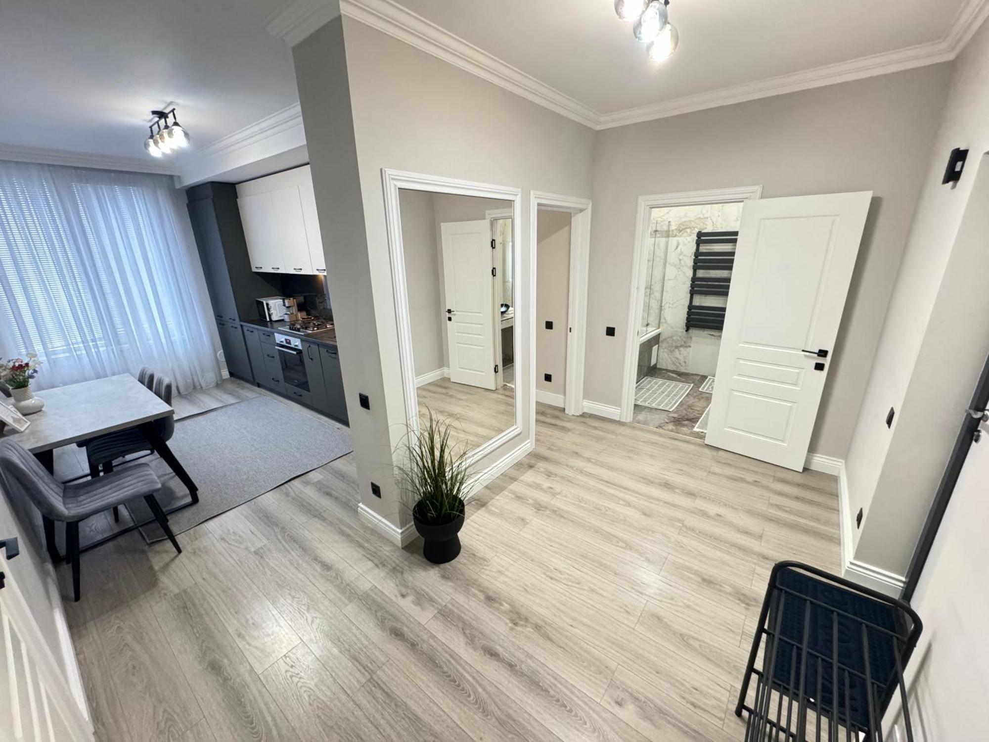 צ'יסינאו Two Bedroom Apartment In The Center, With Parking, Address Avram Iancu 32 מראה חיצוני תמונה