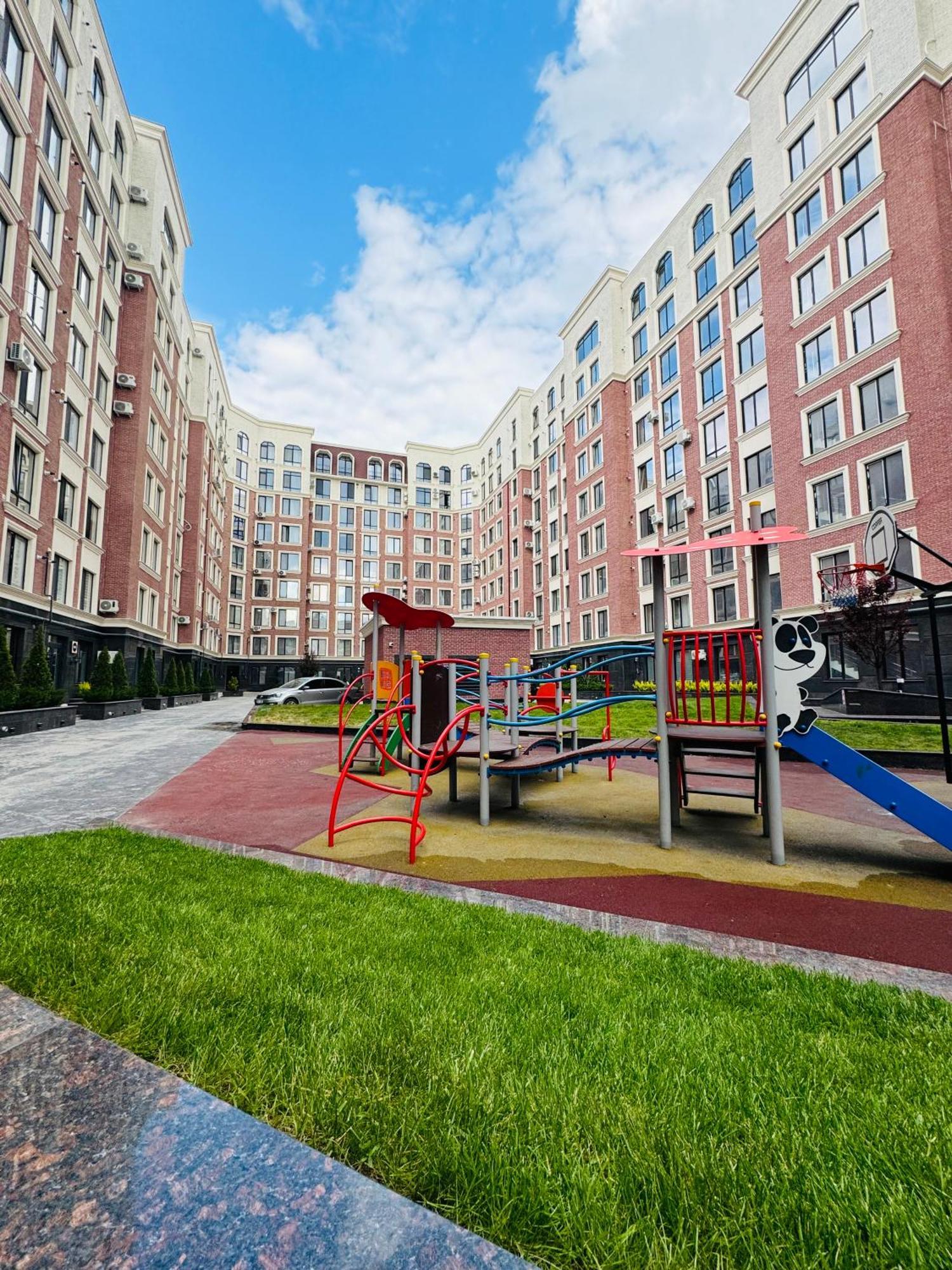 צ'יסינאו Two Bedroom Apartment In The Center, With Parking, Address Avram Iancu 32 מראה חיצוני תמונה