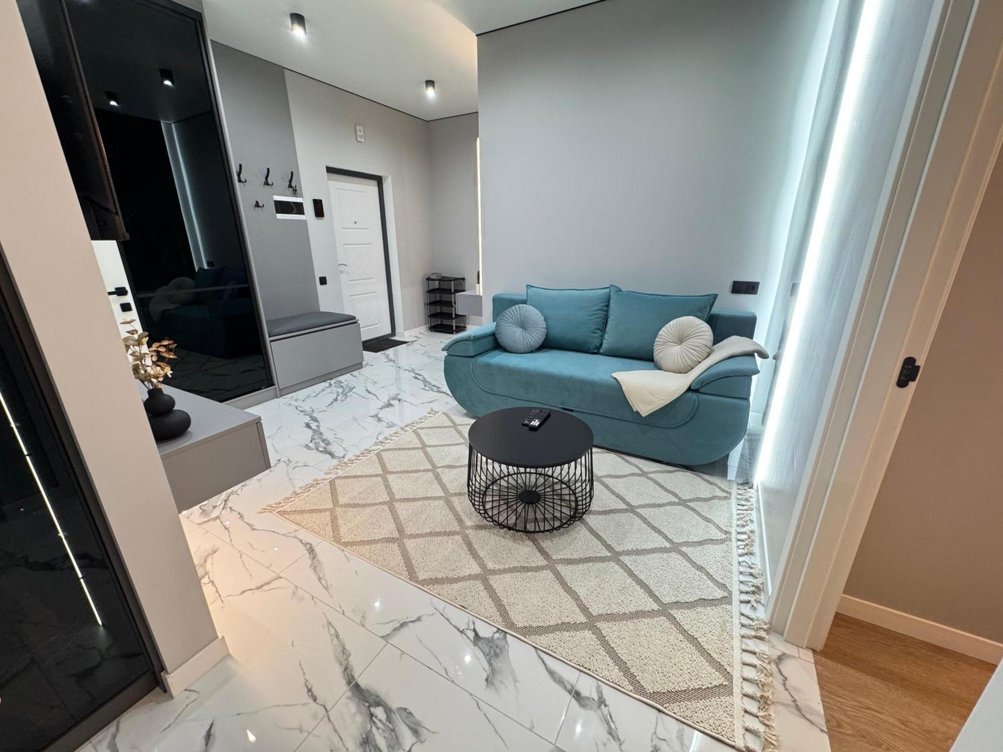צ'יסינאו Two Bedroom Apartment In The Center, With Parking, Address Avram Iancu 32 מראה חיצוני תמונה