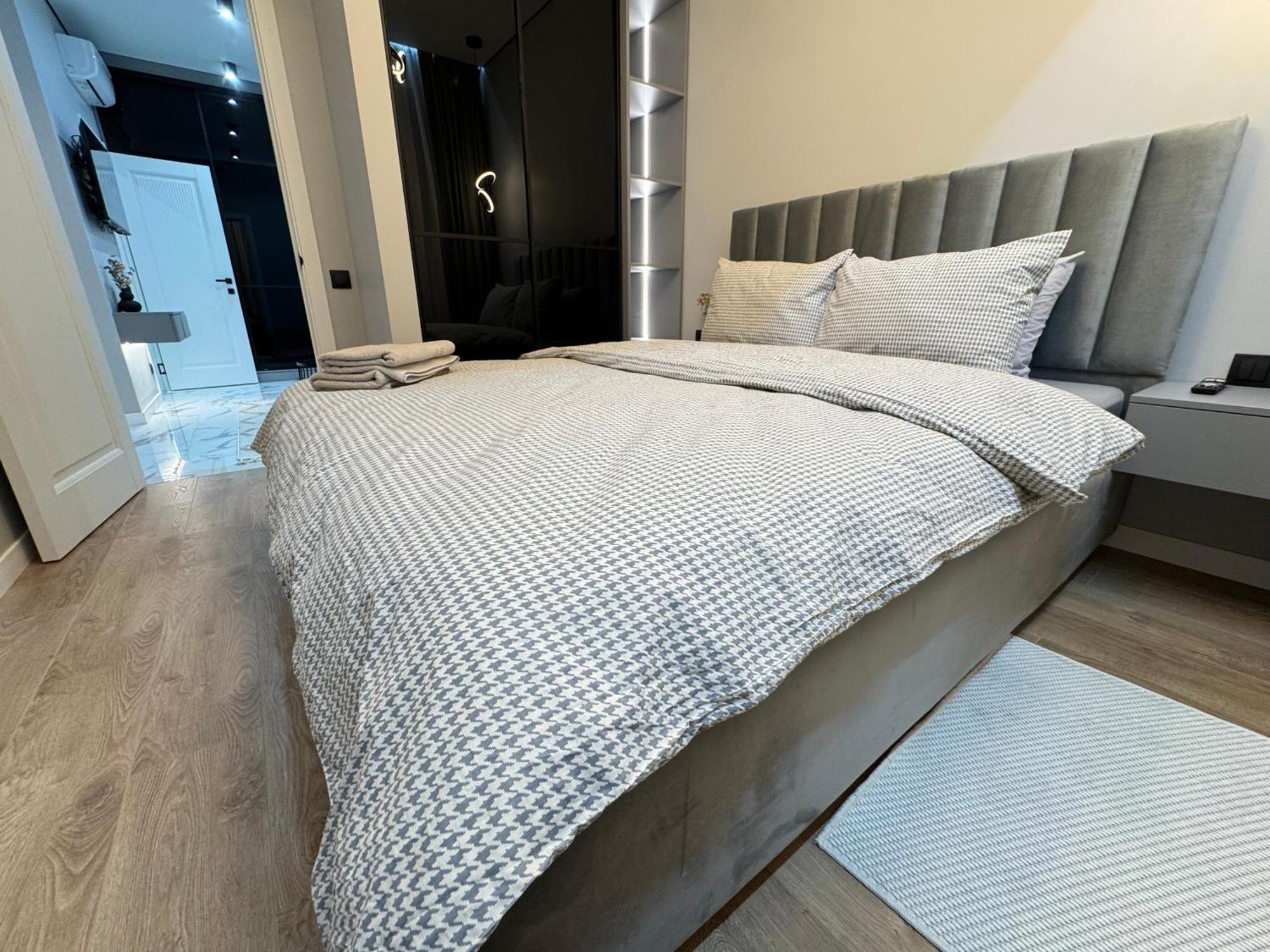 צ'יסינאו Two Bedroom Apartment In The Center, With Parking, Address Avram Iancu 32 מראה חיצוני תמונה
