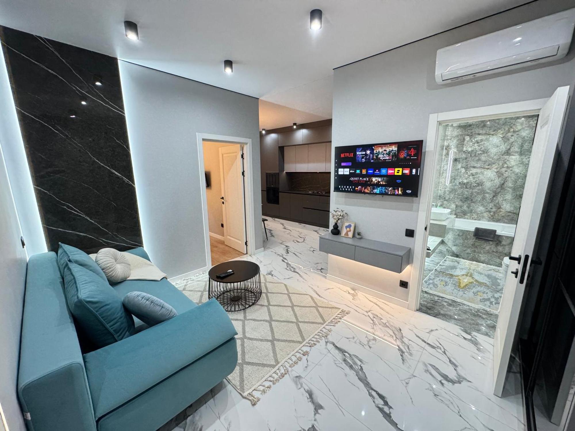 צ'יסינאו Two Bedroom Apartment In The Center, With Parking, Address Avram Iancu 32 מראה חיצוני תמונה